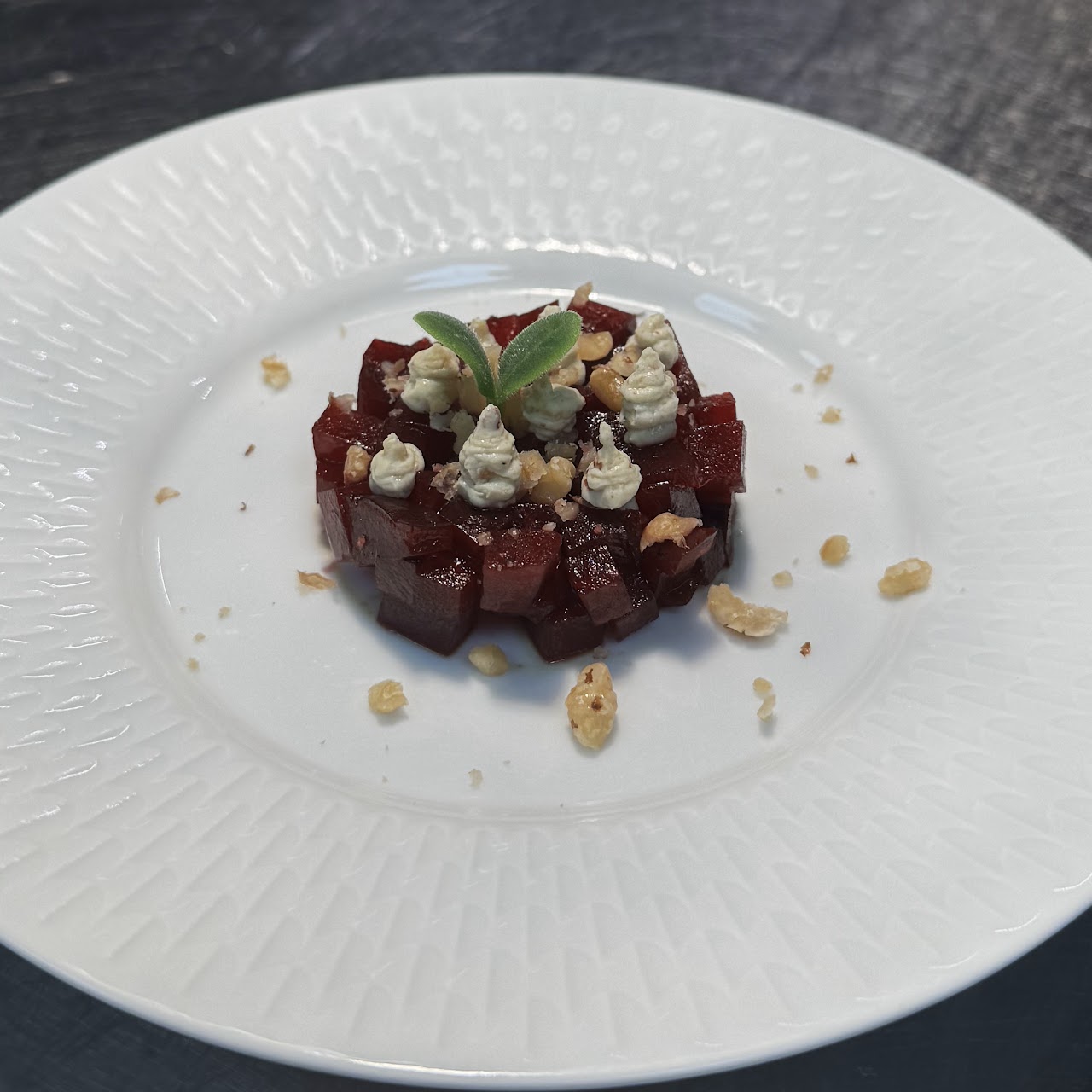 Rote beete tartar amuse-bouche